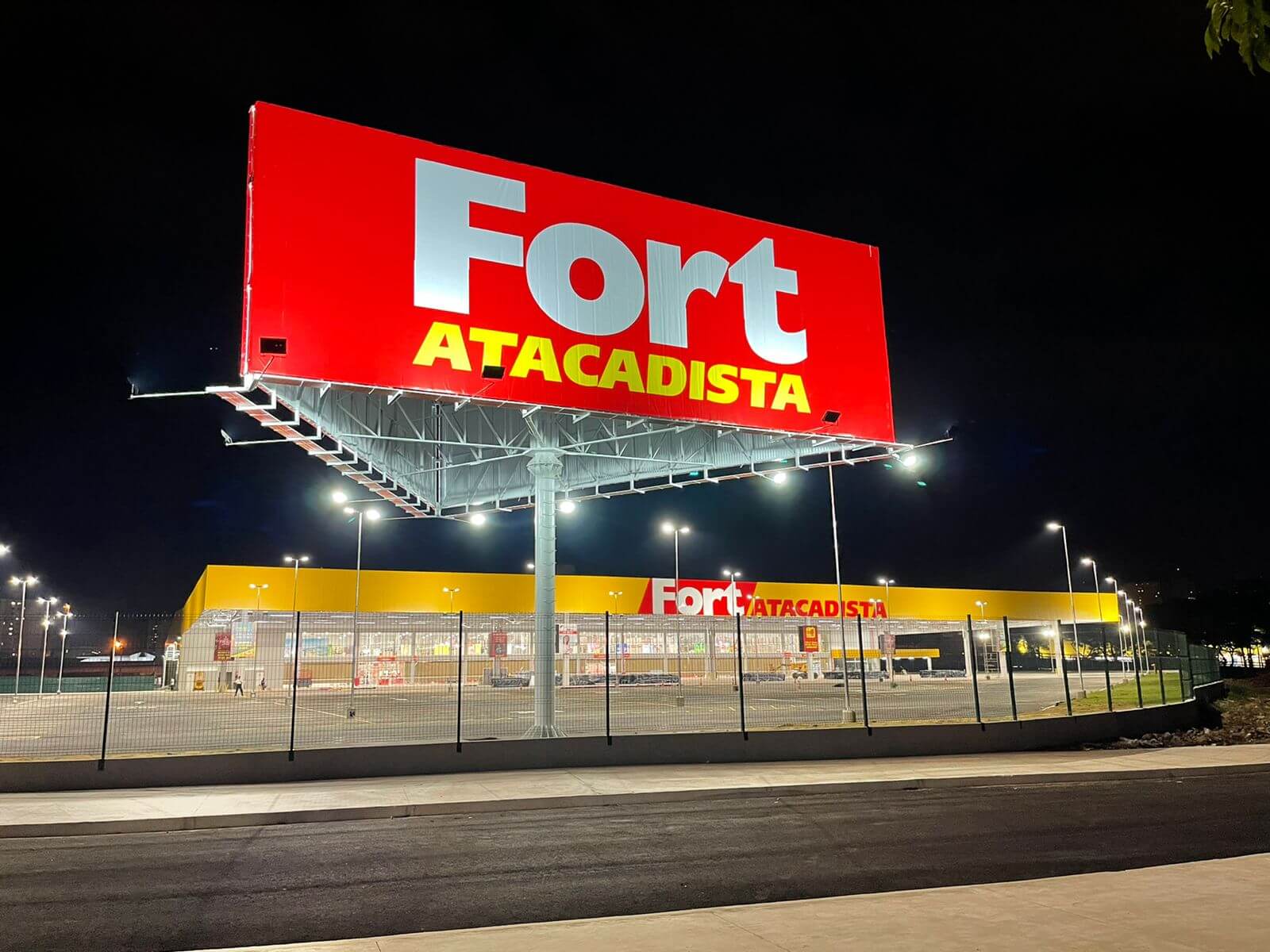 Lojas do Fort Atacadista passam a aceitar todos os cartões de crédito