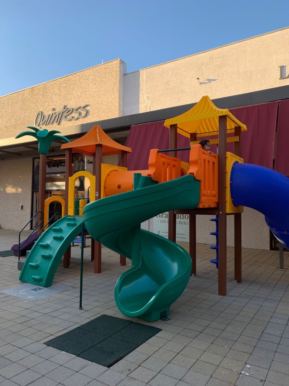 Outlet Premium inaugura nova área de lazer para as crianças 