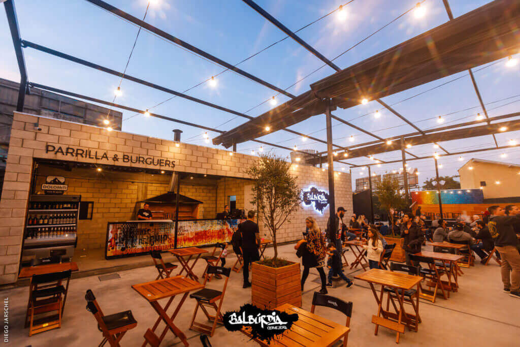 Cervejaria Balbúrdia terá festa de Halloween em Itajaí 