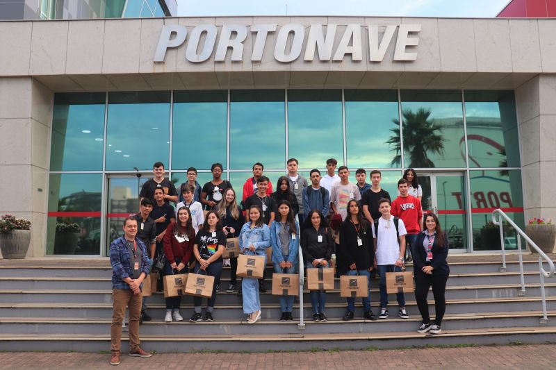 Porto de Navegantes oferece programa de capacitação em TI para estudantes