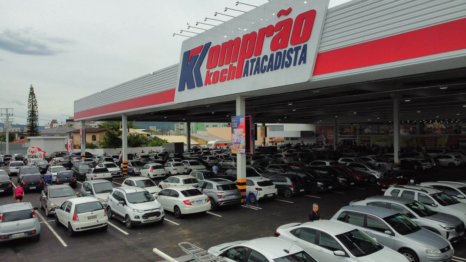 Komprão abre 80 vagas em Itapema com salários a partir de R$ 2 mil  