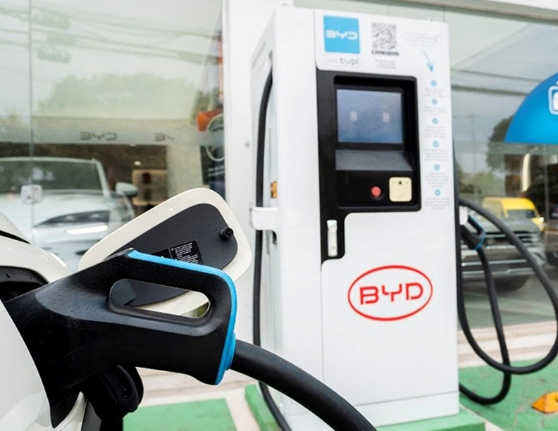 BYD acelera e amplia rede de recarga no Brasil  